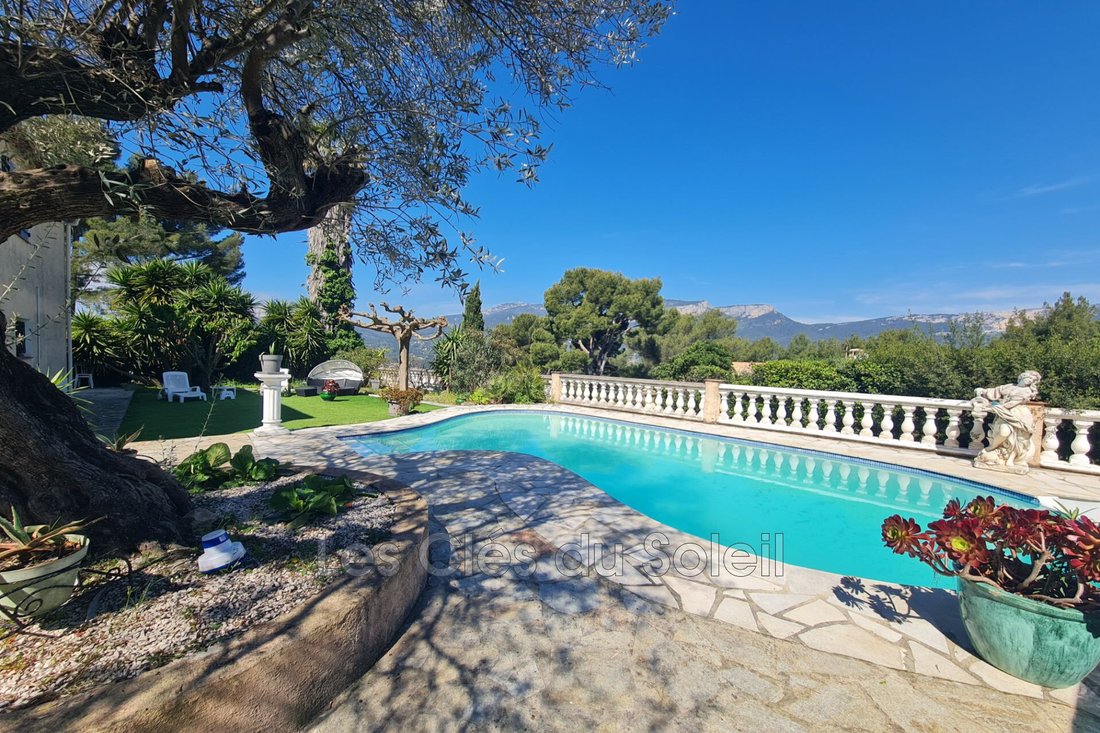 Villa in Le Revest-les-Eaux, Provence-Alpes-Côte d'Azur, France 2 - 17663196