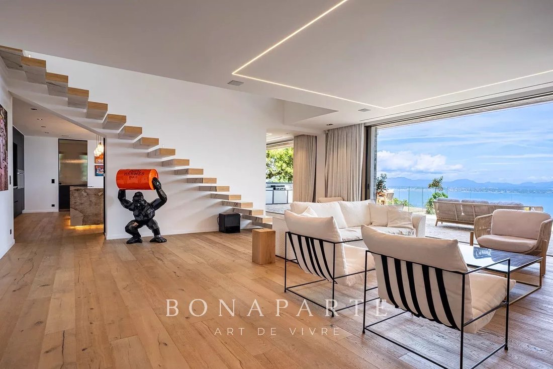 Villa in Les Issambres, Roquebrune-sur-Argens, France 2 - 17663974
