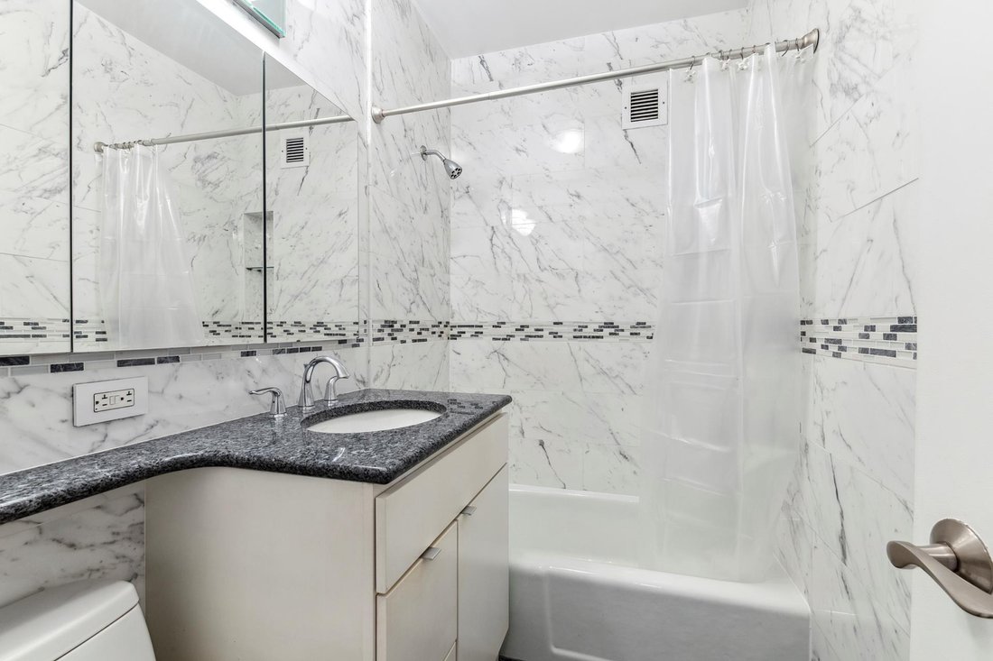 Co Op in New York, New York, United States 4 - 17327977