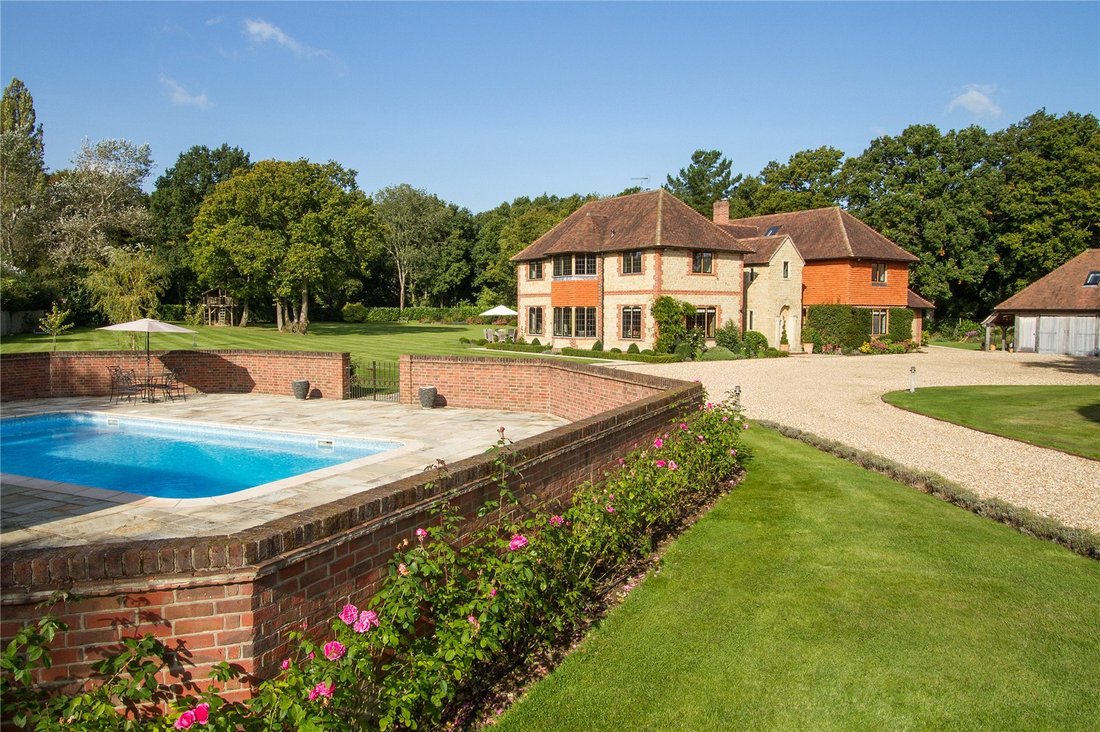 House in Kirdford, England 1 - 17663511