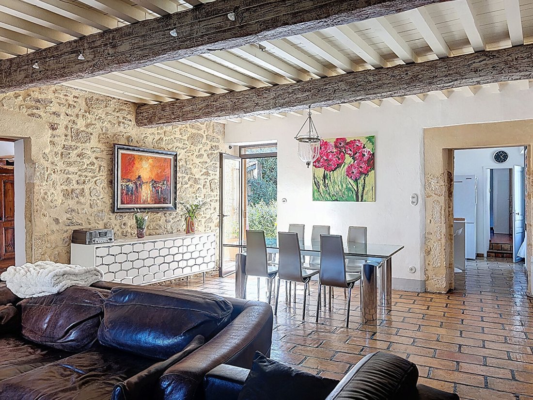 Villa in Pujaut, Occitania, France 4 - 17666772