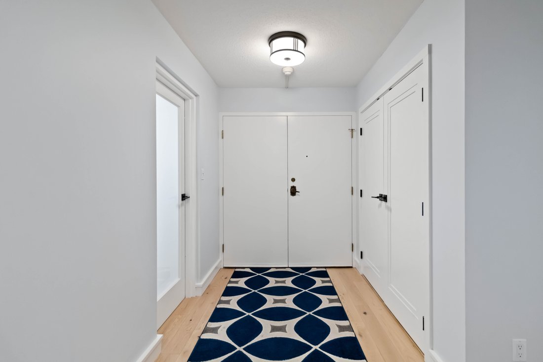 Condo in Victoria, British Columbia, Canada 3 - 17663840