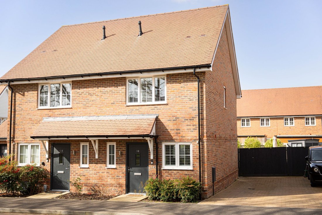 House in Hackenden, East Grinstead, England 1 - 17663543