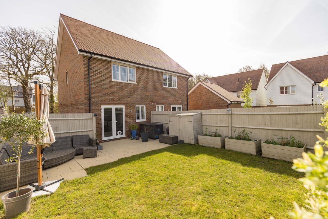 House in Hackenden, East Grinstead, England 2 - 17663543