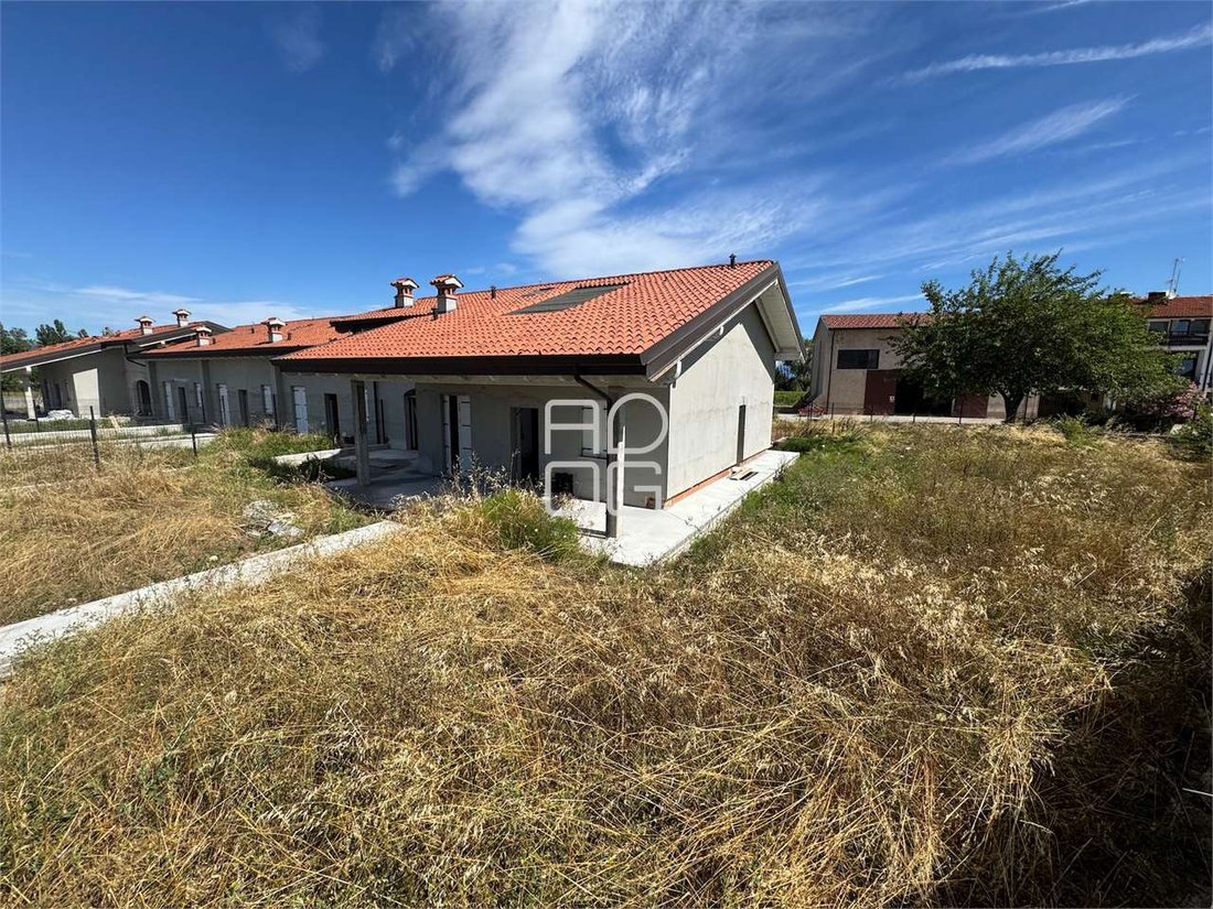 Villa in Rivoltella, Desenzano del Garda, Lombardy 1 - 17665421