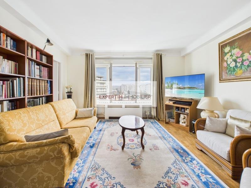 Apartment in Domaine National du Château, Versailles, France 4 - 17663384