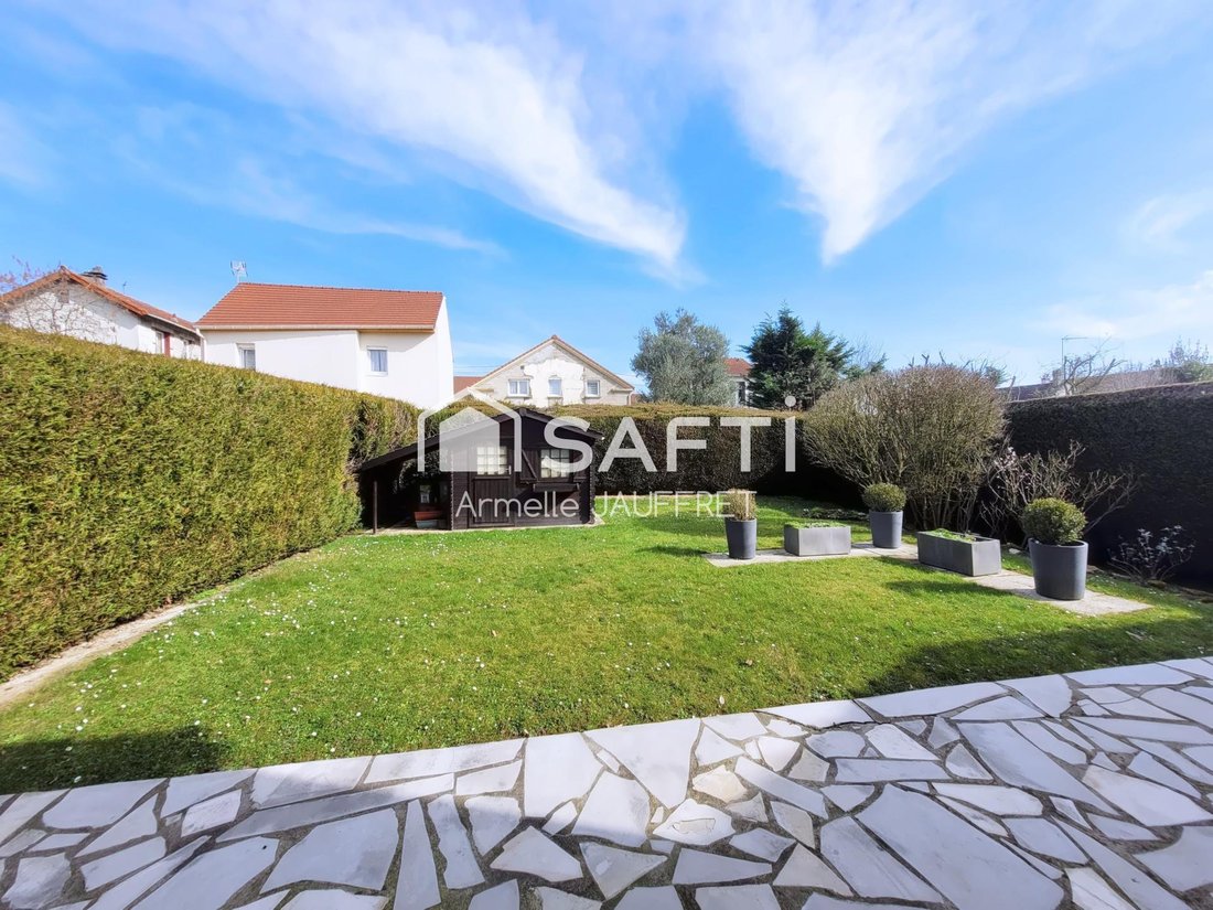 House in Saint-Brice-sous-Foret, Ile-de-France, France 3 - 17409289