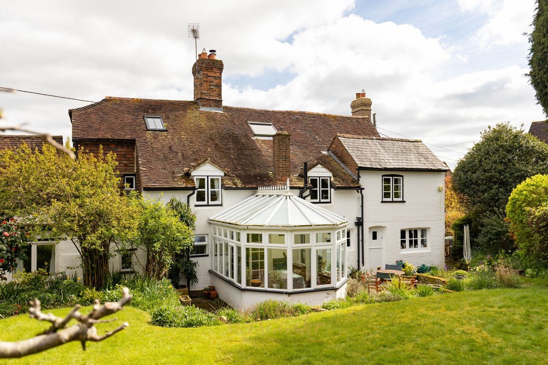 House in Sharpthorne, England 2 - 17663527
