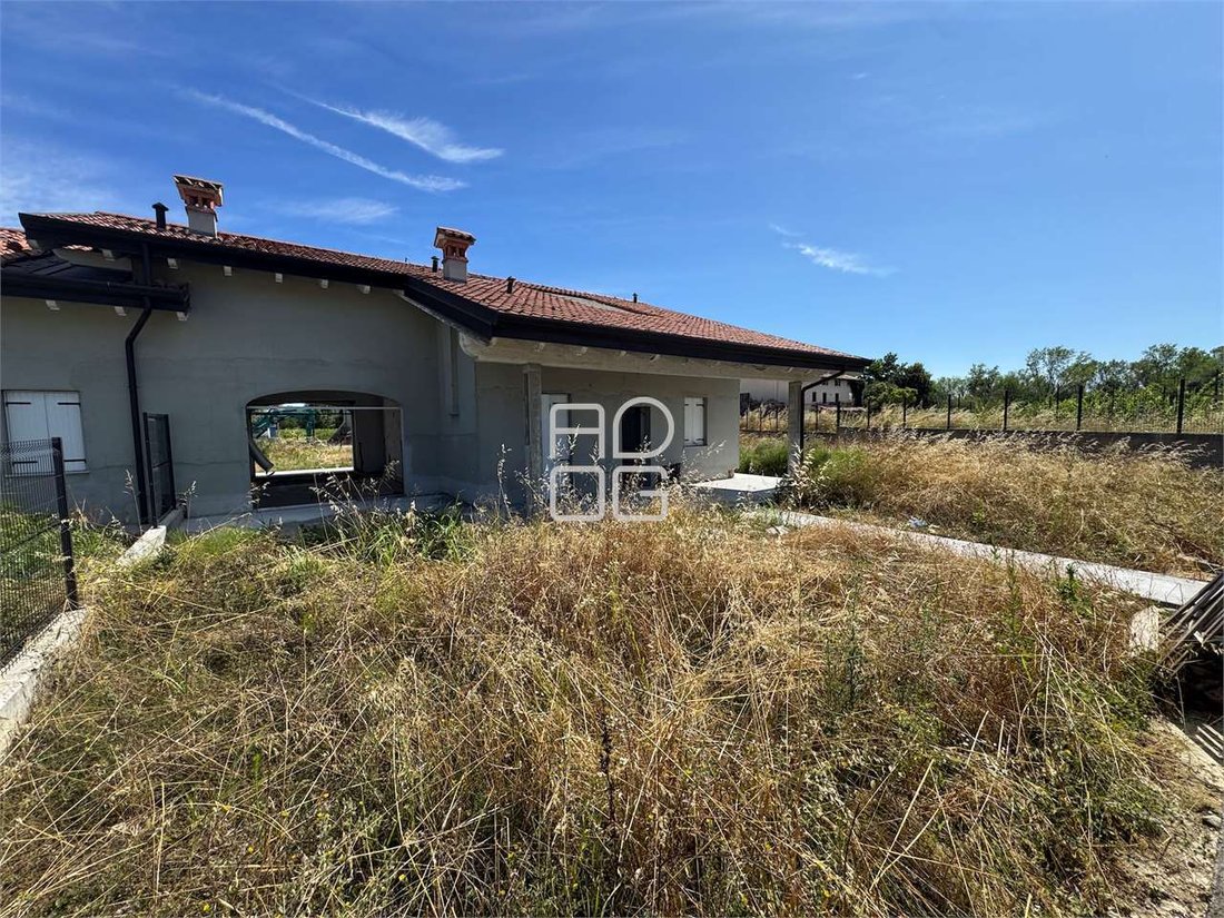 Villa in Rivoltella, Desenzano del Garda, Lombardy 2 - 17665421