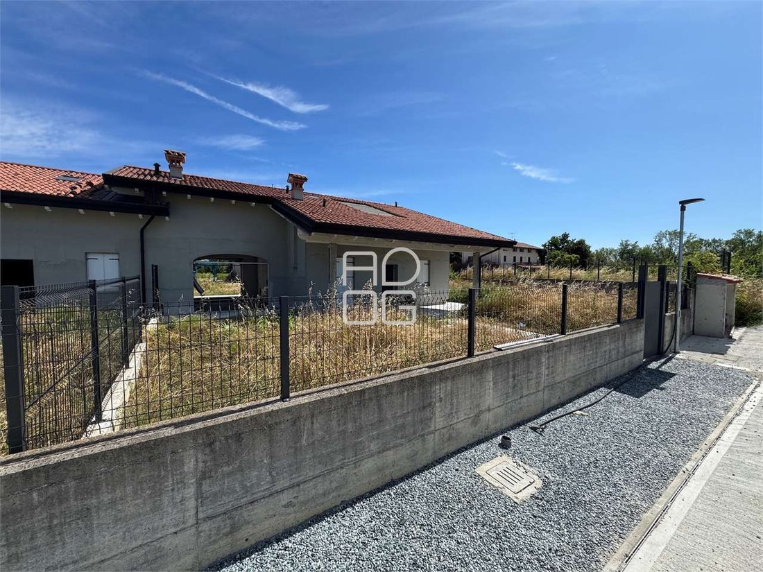 Villa in Rivoltella, Desenzano del Garda, Lombardy 4 - 17665421