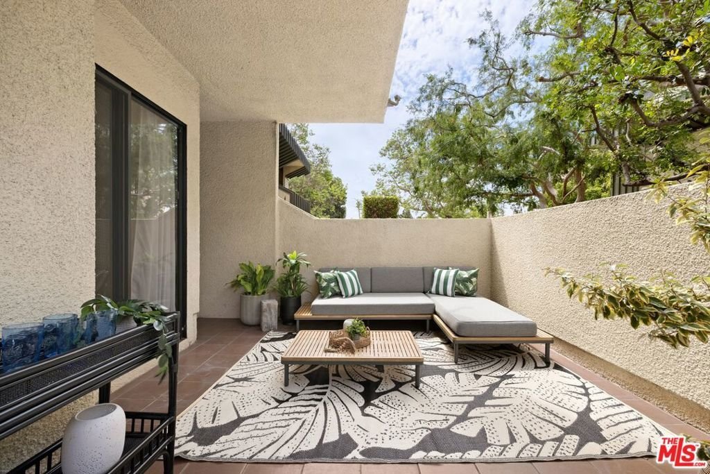 Condo in Los Angeles, California, United States 3 - 17666658