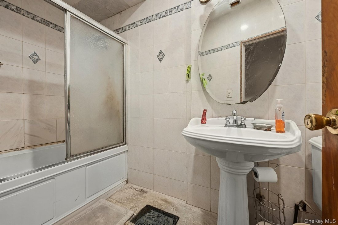 House in New York, New York, United States 5 - 17665464