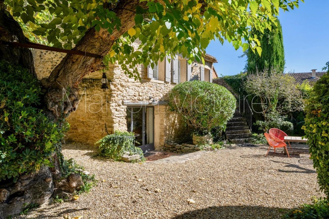 House in Cabrières-d'Avignon, Provence-Alpes-Côte d'Azur, France 1 - 17667132