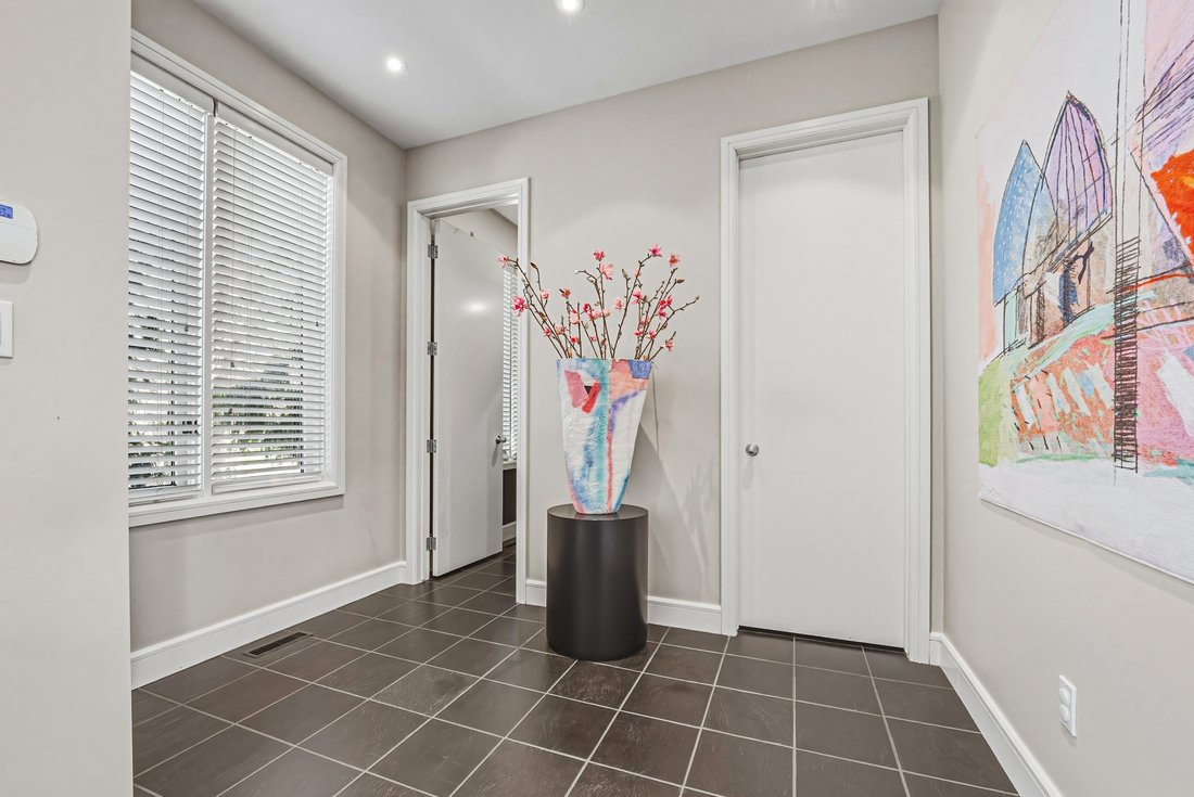 Estate in Hamilton, Ontario, Canada 5 - 17664115
