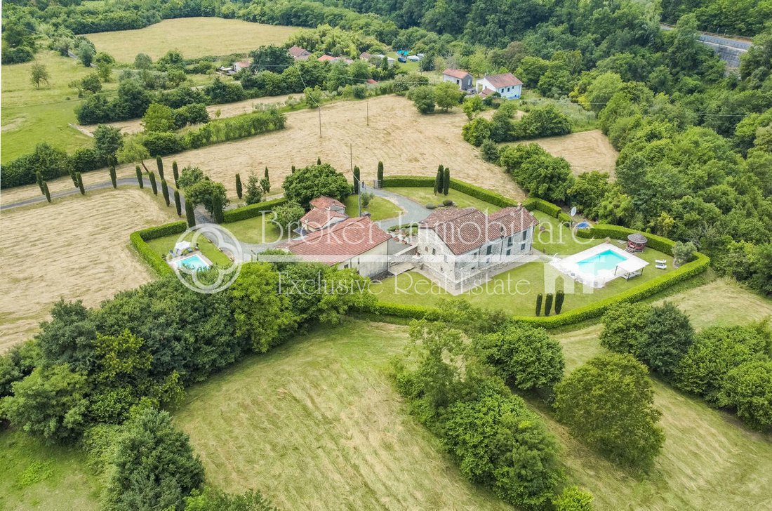 Villa in Licciana Nardi, Tuscany, Italy 5 - 15788776