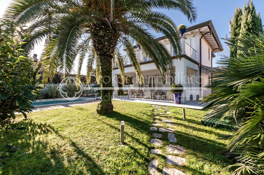 Villa in Vittoria Apuana, Forte dei Marmi, Tuscany 3 - 11439975