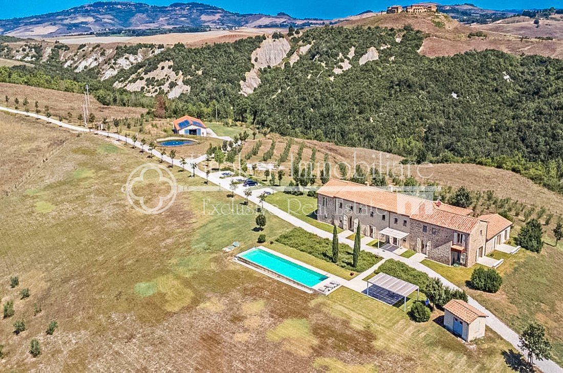 Villa in Volterra, Tuscany, Italy 2 - 15686062