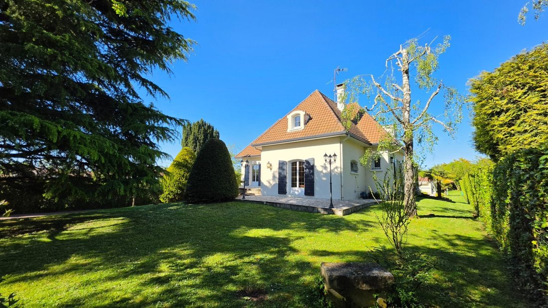 House in Niort, Nouvelle-Aquitaine, France 1 - 17284393