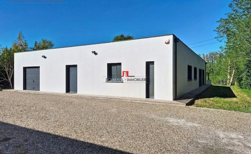 House in Lagrave-Le Bourg, Ambares-et-Lagrave, France 1