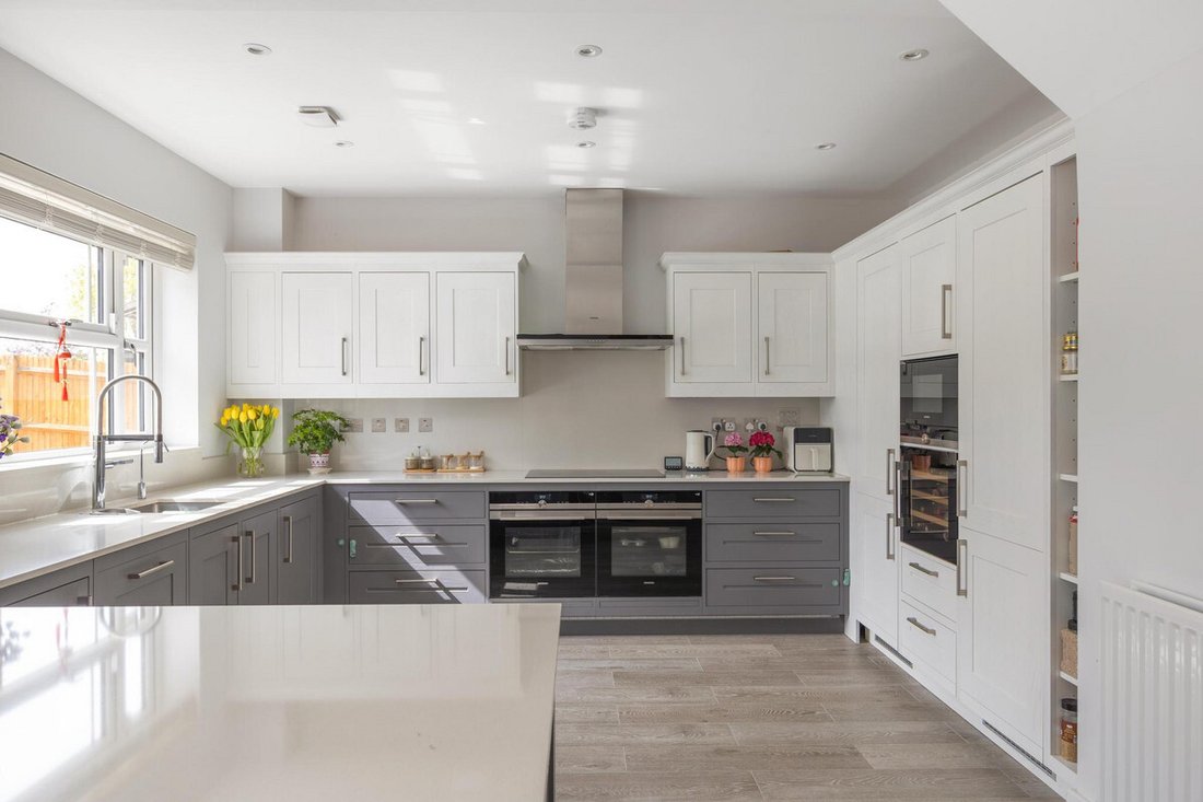 House in Sunbury, England 4 - 17668497
