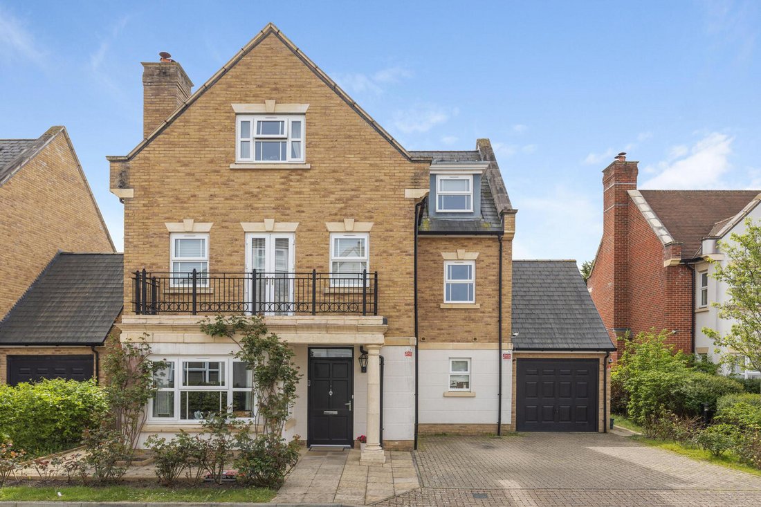 House in Sunbury, England 1 - 17668497
