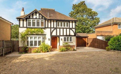 Haus in Nord-Looe, Epsom and Ewell, England 1
