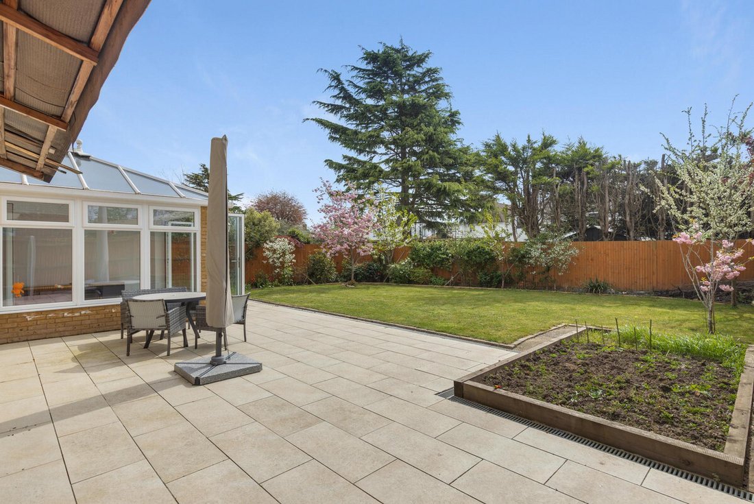 House in Sunbury, England 2 - 17668497