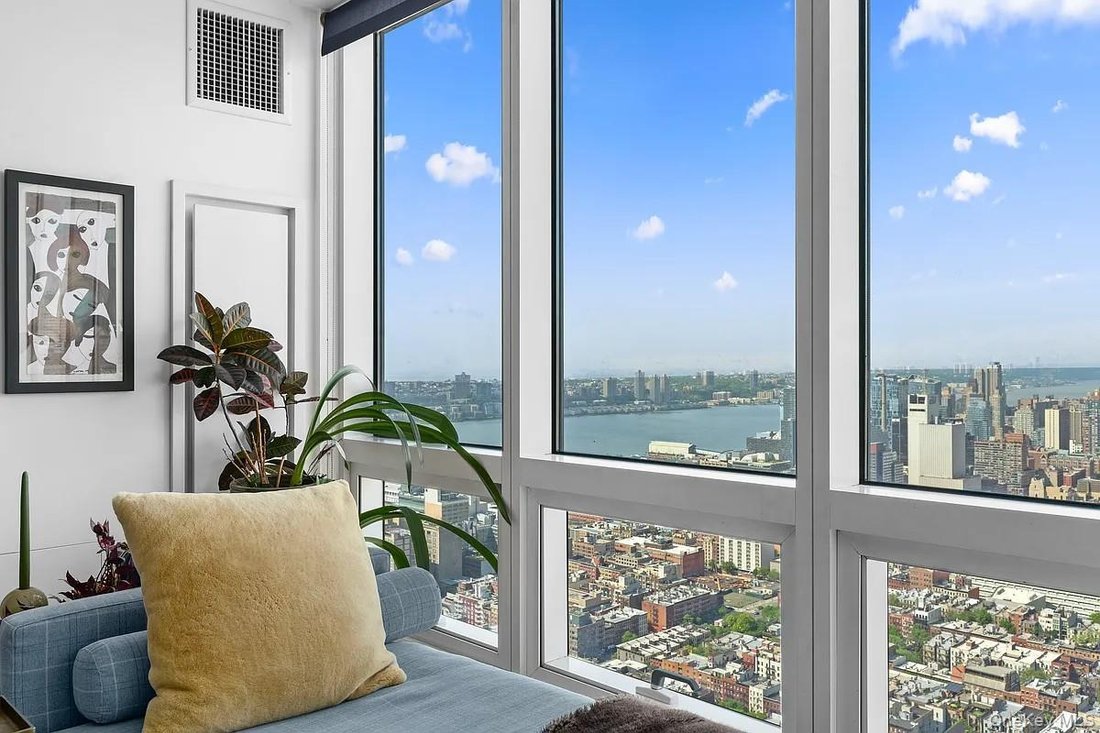 Condo in New York, New York, United States 4 - 17668066