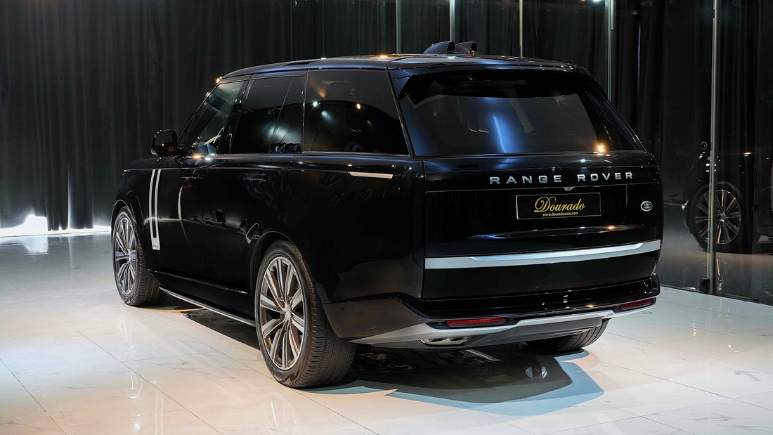 Suv in Dubai, United Arab Emirates 4 - 17668713