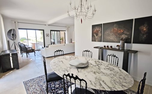 18th Century Château Facing The Luberon