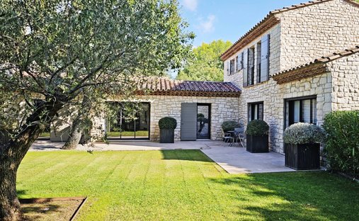 18th Century Château Facing The Luberon