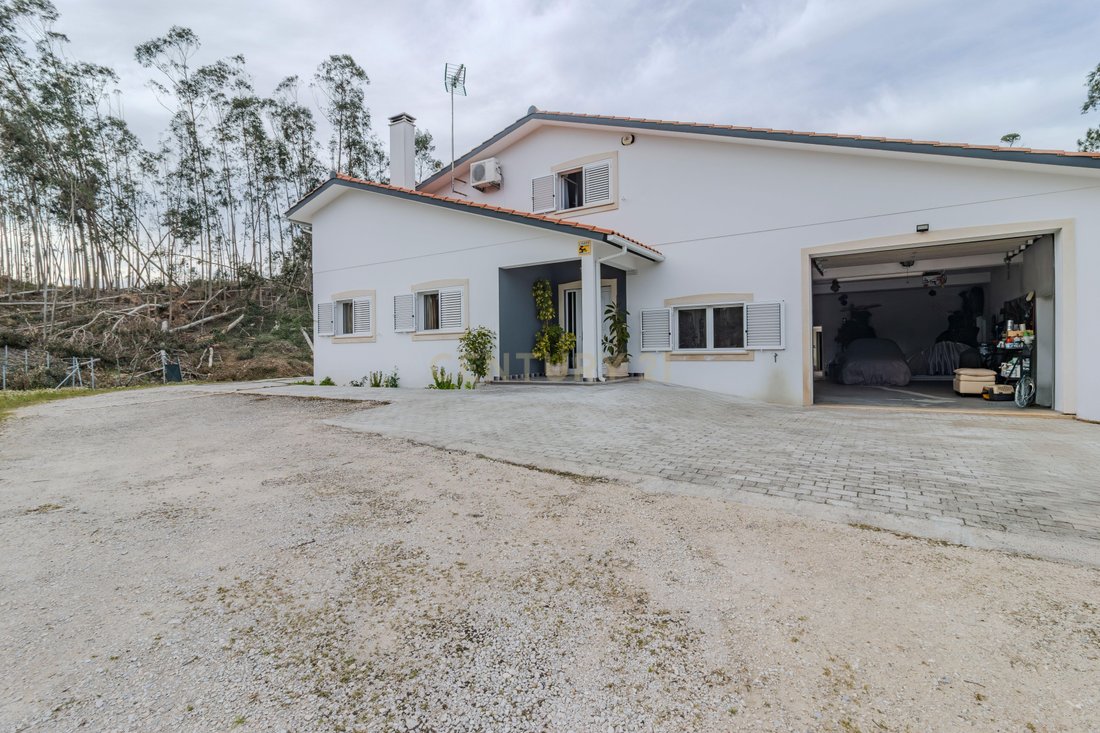 Villa in Arrabal, Leiria District, Portugal 1 - 17668715