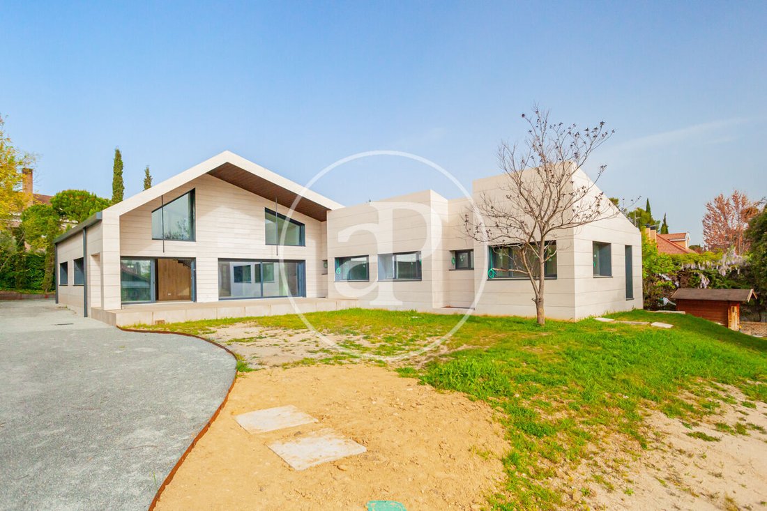 Villa in Somosaguas, Pozuelo de Alarcon, Comunidad de Madrid 3 - 17546956