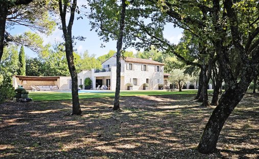 18th Century Château Facing The Luberon