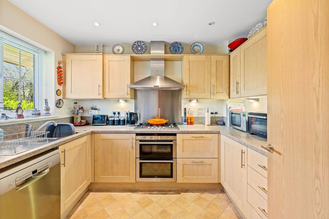 House in Burgess Hill, England 3 - 17668795