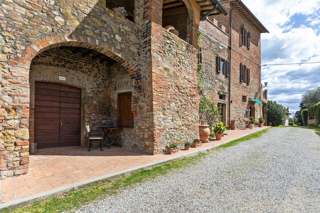 House in San Gimignano, Tuscany, Italy 3 - 17668565