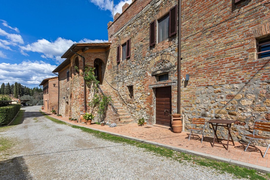 House in San Gimignano, Tuscany, Italy 2 - 17668565