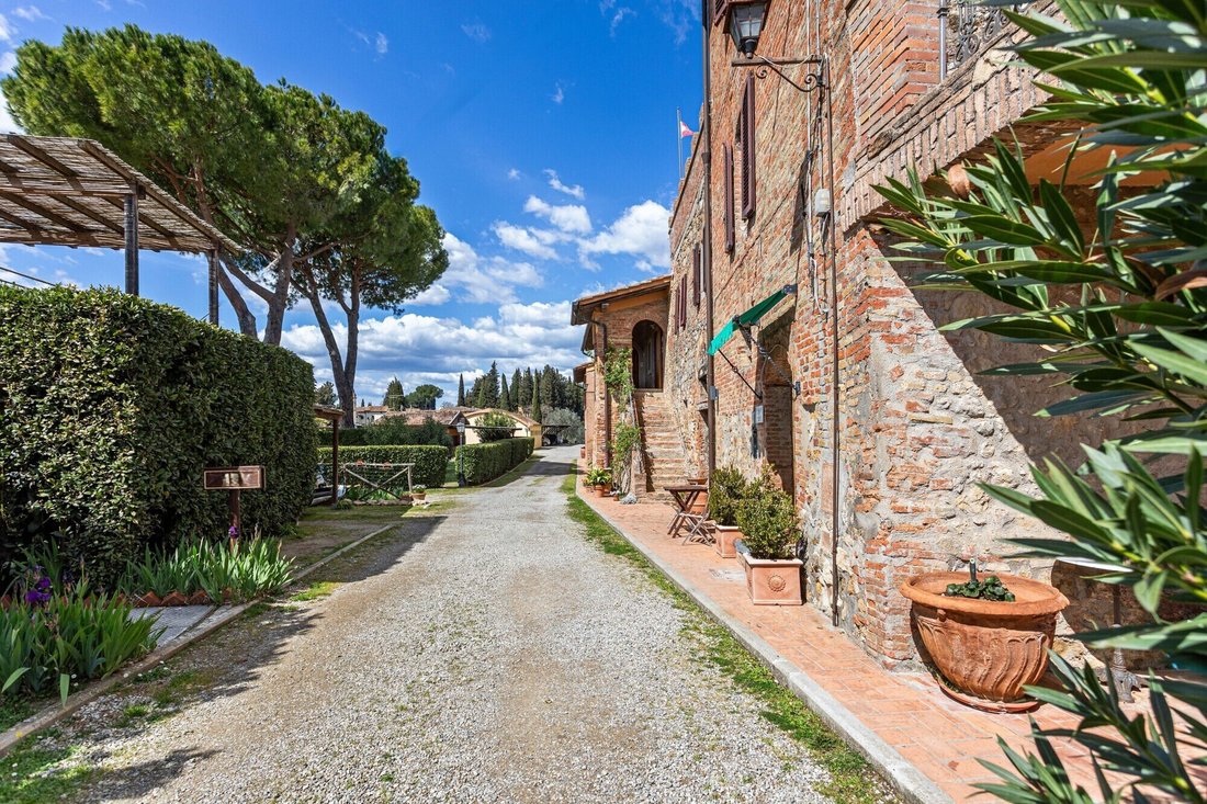 House in San Gimignano, Tuscany, Italy 1 - 17668565