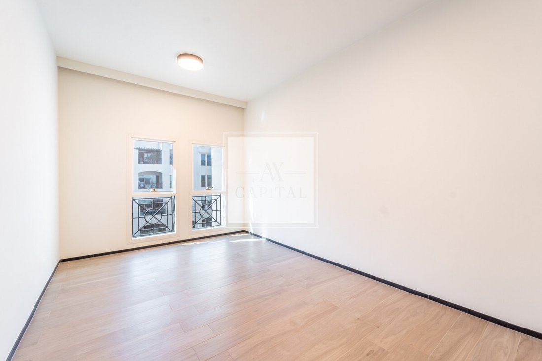 Apartment in Umm Suqeim, Dubai, United Arab Emirates 2 - 17668657