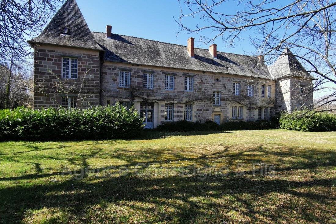 Villa in Brignac-la-Plaine, Nouvelle-Aquitaine, France 1 - 17668656