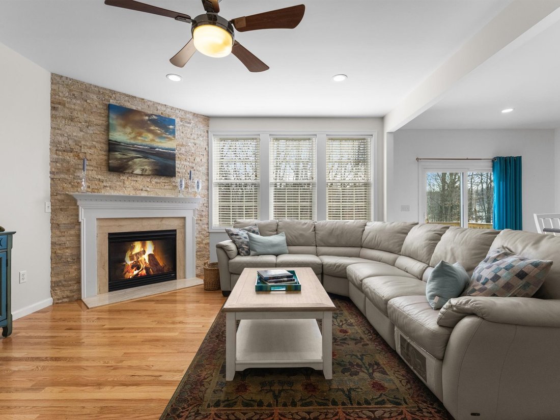 Condo in Grafton, Massachusetts, United States 1 - 17669151