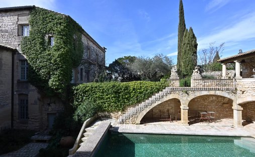 Chateau  en Uzès, Occitania, Francia 1