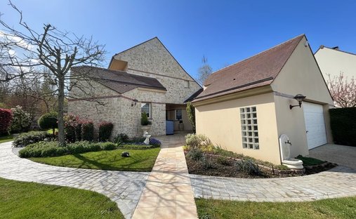 House in Vauhallan, Ile-de-France, France 1