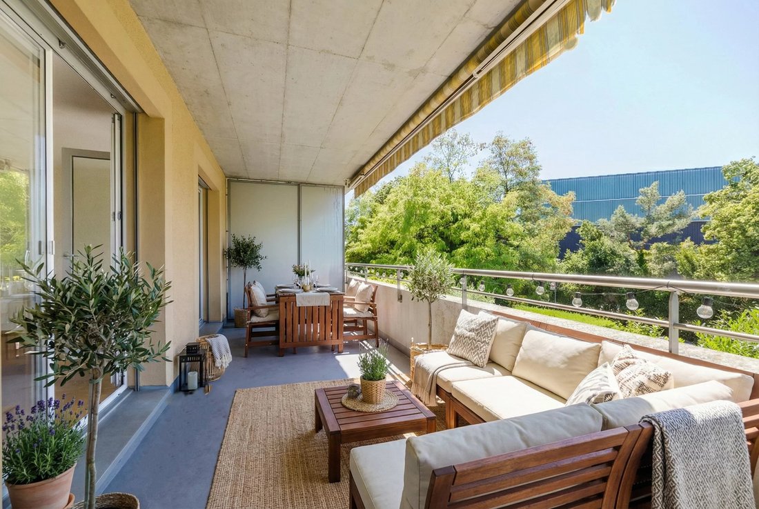 Bright Apartment With Large Living Room, Balcony And Two Parking Spaces
