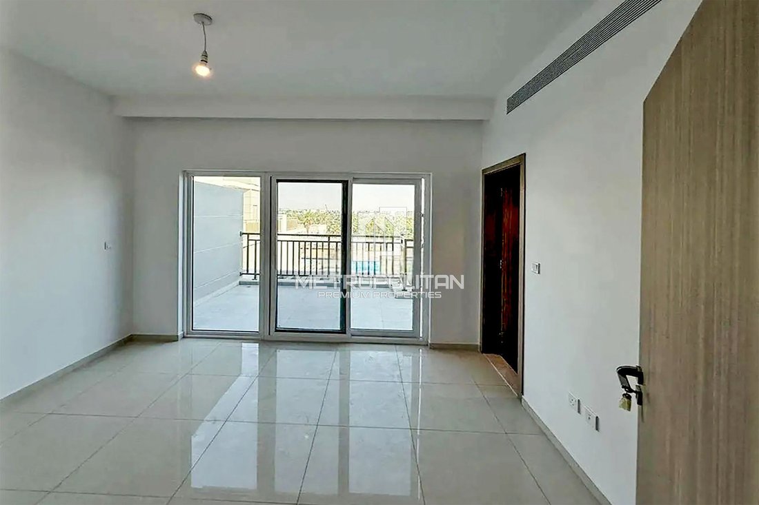 Townhouse in Damac Hills 2, Dubai, United Arab Emirates 2 - 17669606