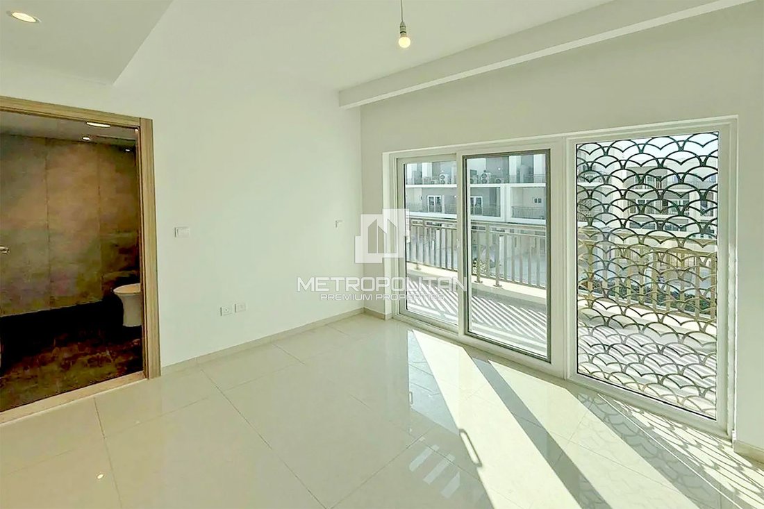 Townhouse in Damac Hills 2, Dubai, United Arab Emirates 3 - 17669606