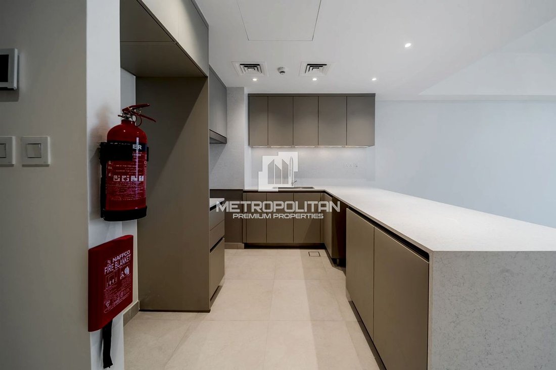 Apartment in Umm Suqeim, Dubai, United Arab Emirates 4 - 15589659