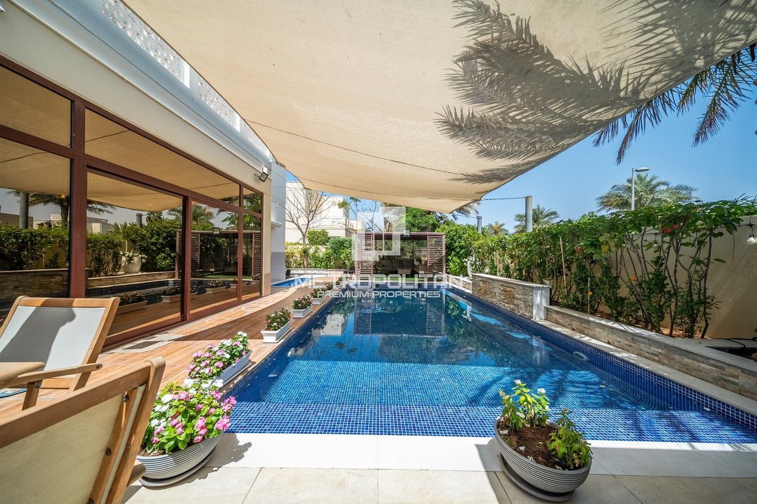 Villa in Al Wasl, Dubai, United Arab Emirates 1 - 17669381