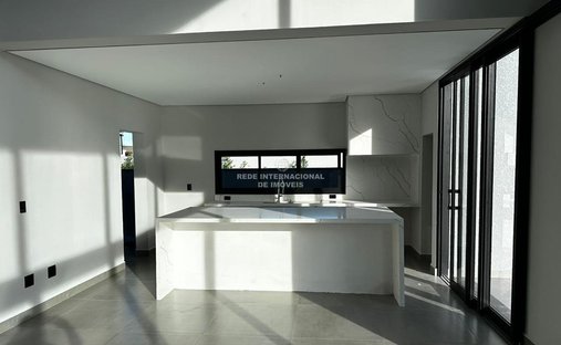 House in Alphaville Nova Esplanada, Votorantim, Brazil 1