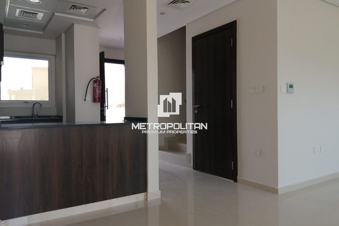 Townhouse in Damac Hills 2, Dubai, United Arab Emirates 3 - 17469871